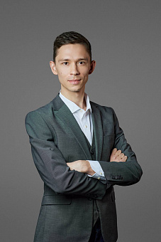 Петр Колесников